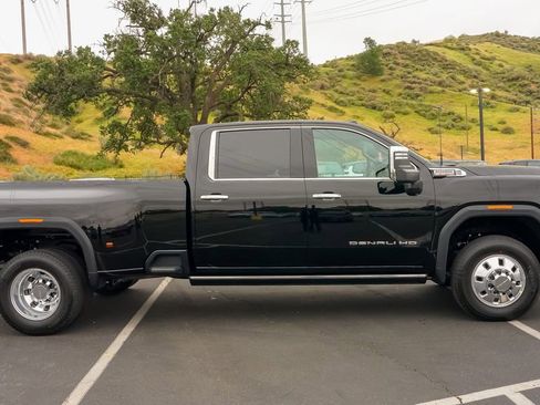 New 2026 GMC Sierra 3500 Denali w/ Denali Reserve Package image 7