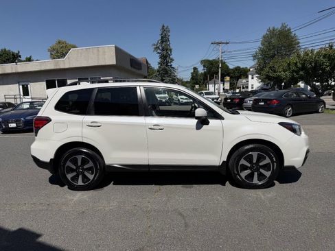 Used 2017 Subaru Forester 2.5i Premium AWD/4WD image 10