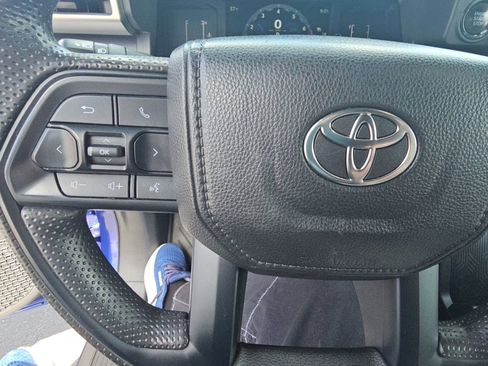 Certified 2024 Toyota Tacoma SR5 AWD/4WD image 11