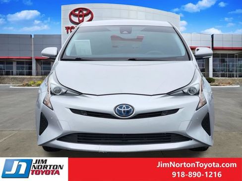 Used 2018 Toyota Prius Two w/ Prius Two Safety Plus Package FWD image 3