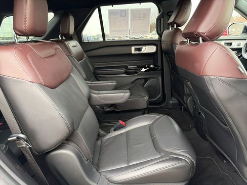 Used 2022 Ford Explorer Platinum image 37