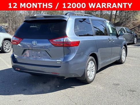 Used 2017 Toyota Sienna XLE Premium image 2