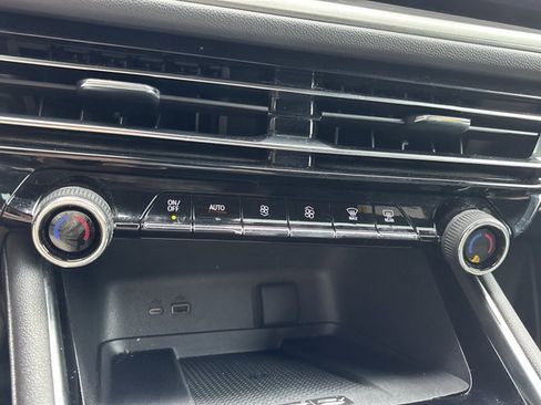 Used 2024 Chevrolet Traverse LT w/ Enhanced Driving Package FWD image 39
