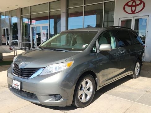 Used 2013 Toyota Sienna LE w/ Towing Pkg FWD image 6