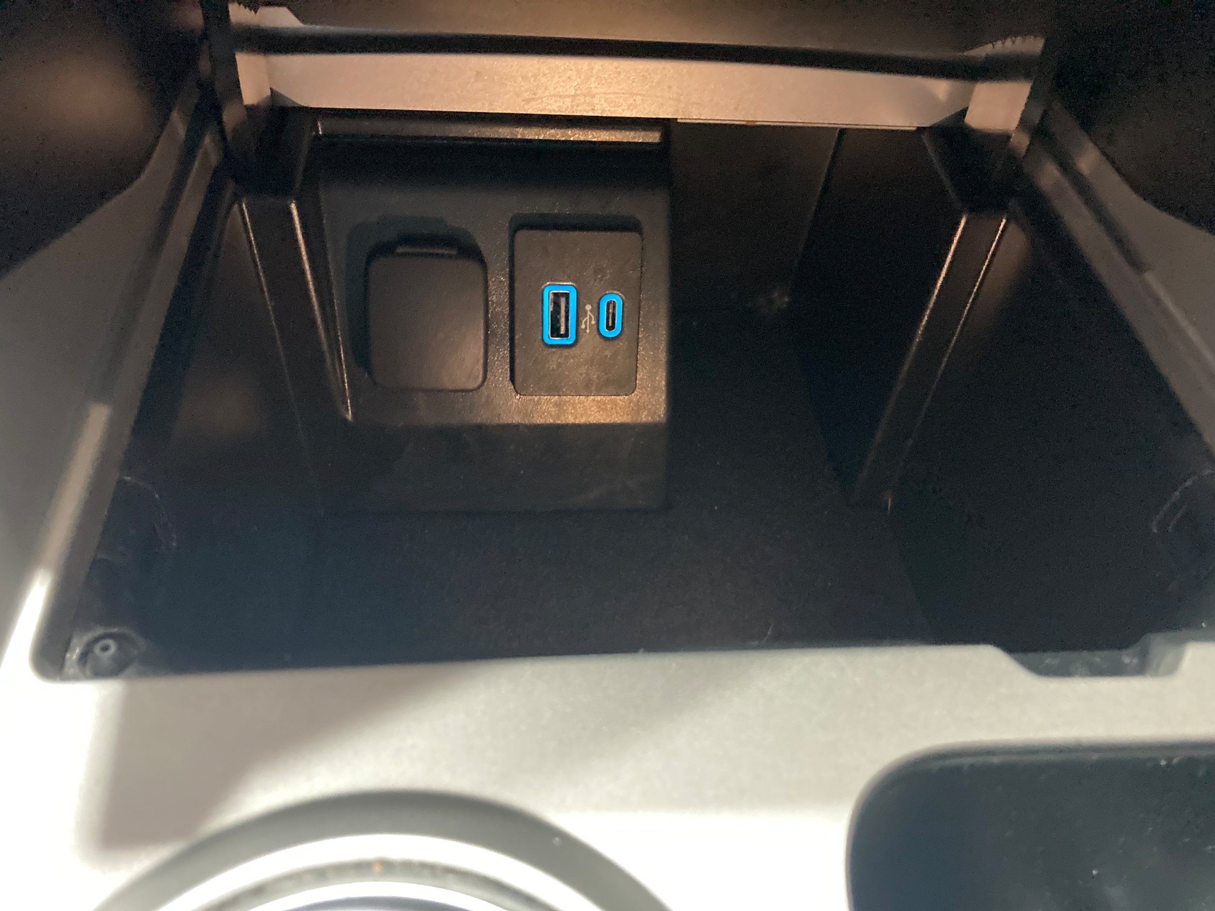 Used 2023 Ford Explorer Limited w/ Equipment Group 301A AWD/4WD image 31