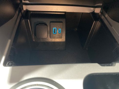 Used 2023 Ford Explorer Limited w/ Equipment Group 301A AWD/4WD image 31