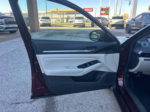 Used 2023 Nissan Altima 2.5 SV image 12