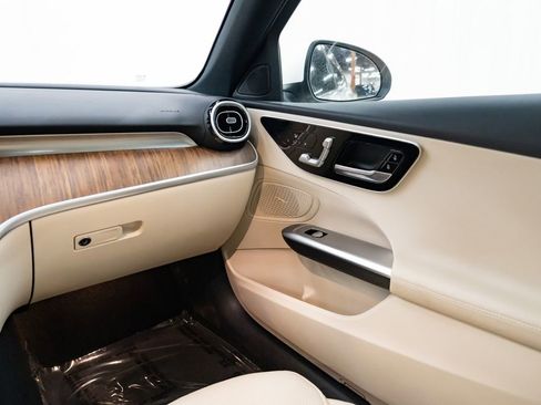 Used 2025 Mercedes-Benz C 300 4MATIC Sedan image 10