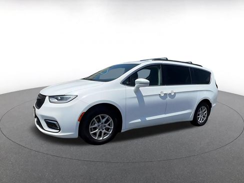 Used 2022 Chrysler Pacifica Touring-L FWD image 8