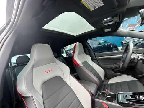 Used 2025 Volkswagen GTI SE FWD image 28