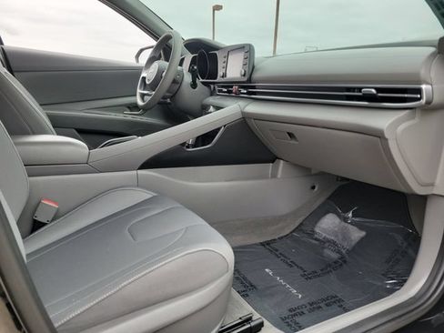 Used 2021 Hyundai Elantra SEL FWD image 22