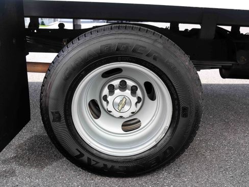 Used 2022 Chevrolet Express 3500 w/ Power Convenience Package RWD image 25