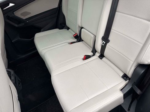 Used 2020 Volkswagen Tiguan SE image 13