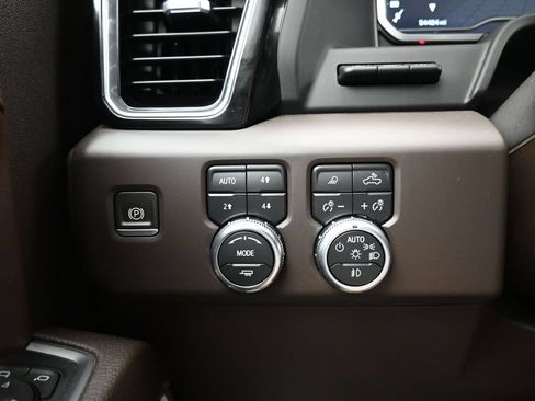 Used 2022 GMC Sierra 1500 Denali w/ Denali Reserve Package AWD/4WD image 24