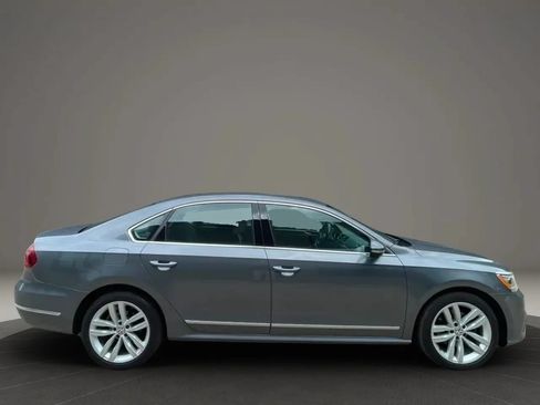 Used 2018 Volkswagen Passat 2.0T SEL Premium FWD image 4