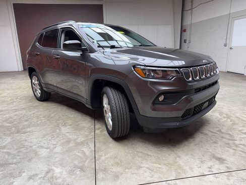 Used 2022 Jeep Compass Latitude AWD/4WD image 6