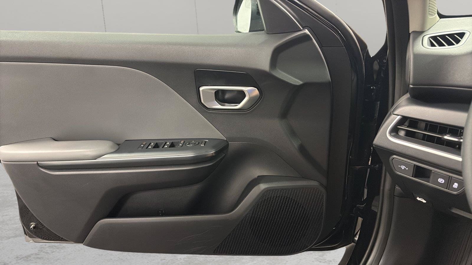 Used 2025 Kia K4 FWD image 23