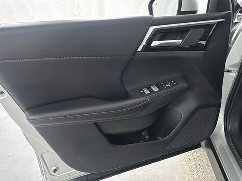 Used 2024 Mitsubishi Outlander SE Black Edition image 19