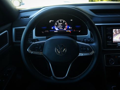 Used 2022 Volkswagen Atlas Cross Sport SE image 18