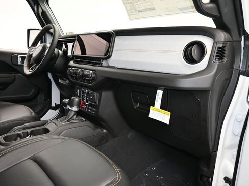 Used 2024 Jeep Gladiator Sport image 28