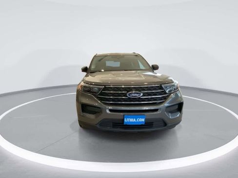 Used 2021 Ford Explorer XLT AWD/4WD image 3