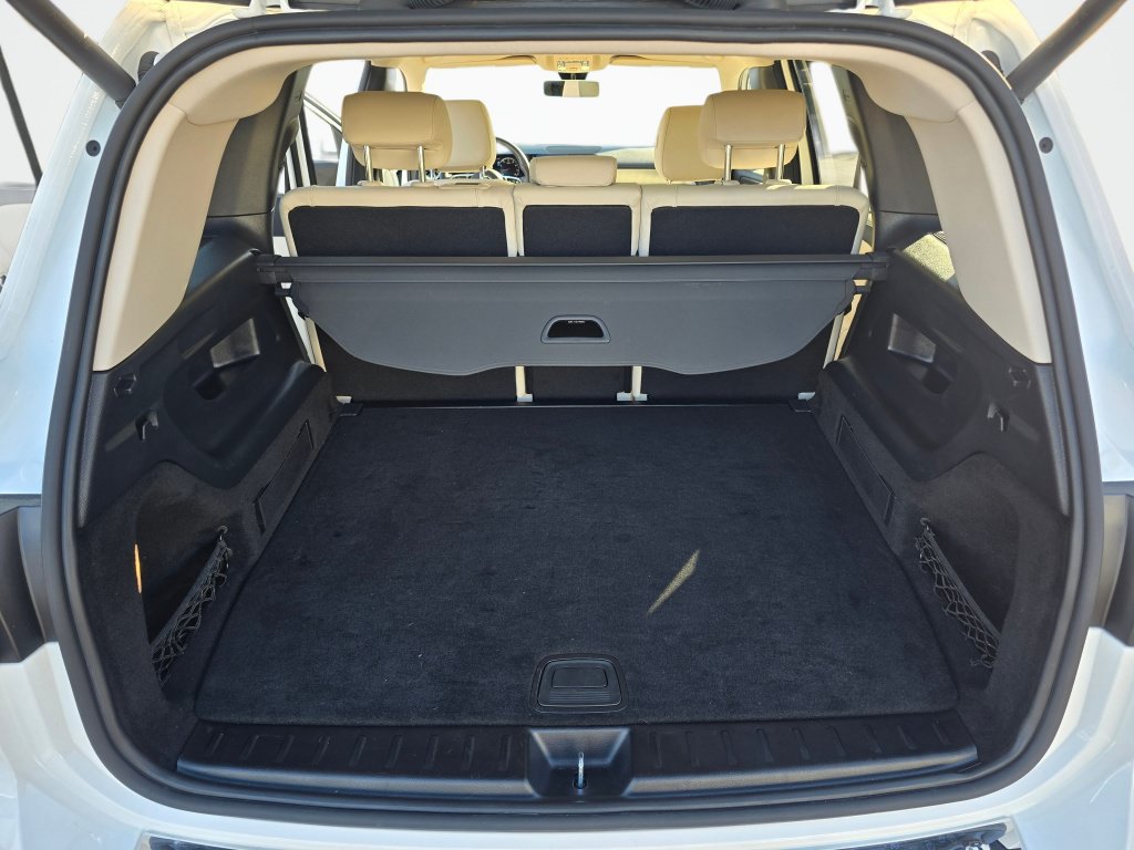 Used 2023 Mercedes-Benz GLB 250 w/ Premium Package image 12