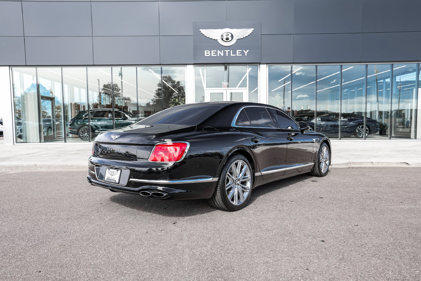 Certified 2022 Bentley Flying Spur V8 AWD/4WD image 3