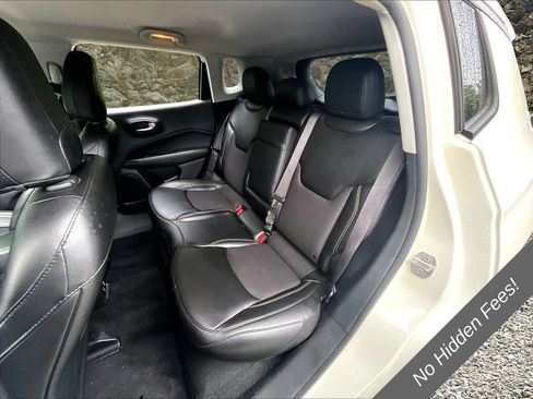 Used 2019 Jeep Compass Latitude w/ Popular Equipment Group AWD/4WD image 17