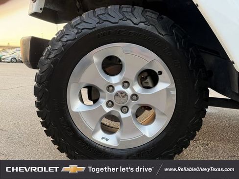 Used 2013 Jeep Wrangler Unlimited Sahara AWD/4WD image 11