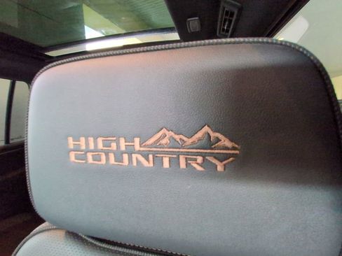 Used 2025 Chevrolet Tahoe High Country image 11