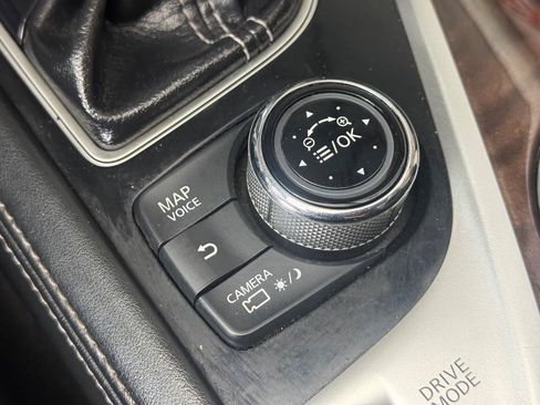 Used 2014 INFINITI Q50 Hybrid w/ Deluxe Technology Package RWD image 21