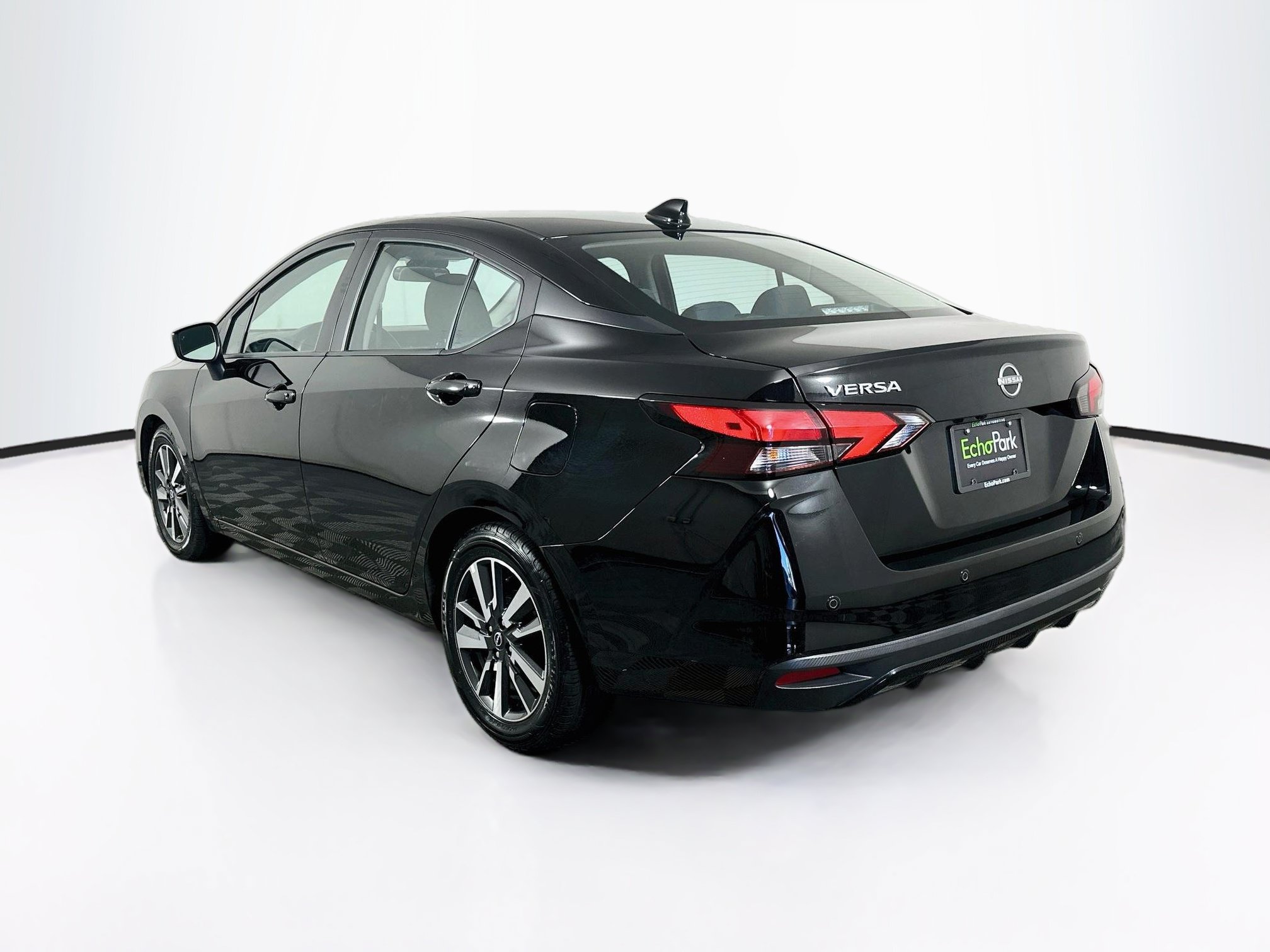 Used 2025 Nissan Versa SV FWD image 5