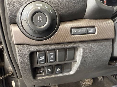 Used 2024 Nissan Titan PRO-4X w/ Pro-4x Convenience Package AWD/4WD image 19