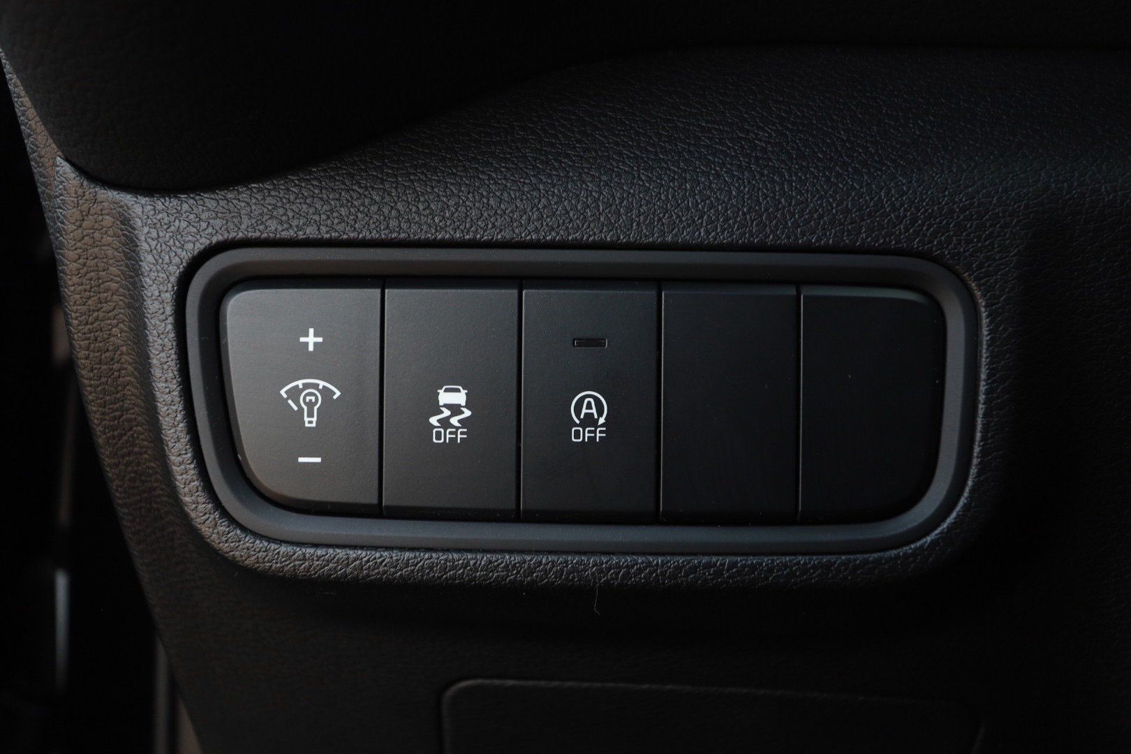 Used 2025 Kia Soul LX w/ LX Technology Package FWD image 17