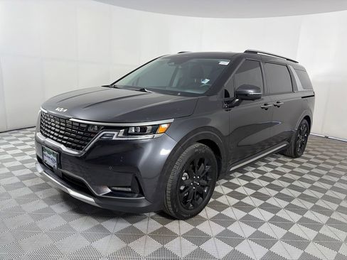 Used 2024 Kia Carnival SX Prestige image 3