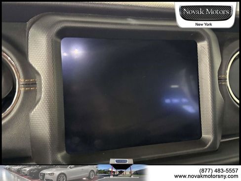 Used 2022 Jeep Wrangler Unlimited Sahara AWD/4WD image 21