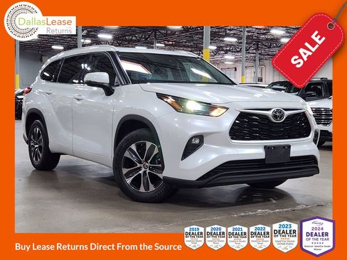 Used 2022 Toyota Highlander XLE FWD image 1