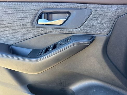 Used 2023 Nissan Rogue SV image 16