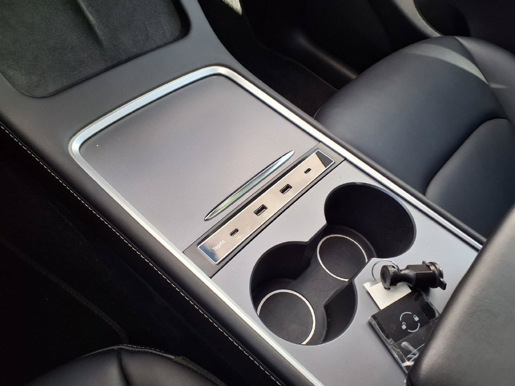 Used 2022 Tesla Model Y Performance AWD/4WD image 26