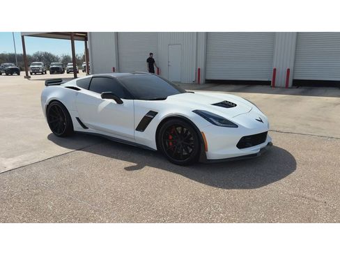 Used 2016 Chevrolet Corvette Z06 w/ 3LZ Preferred Equipment Group image 2