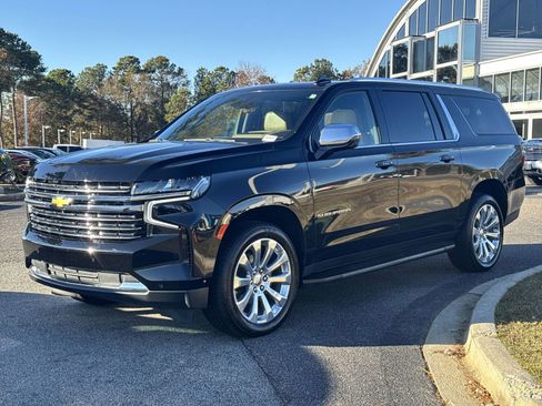 Used 2024 Chevrolet Suburban Premier w/ Advanced Technology Package image 5