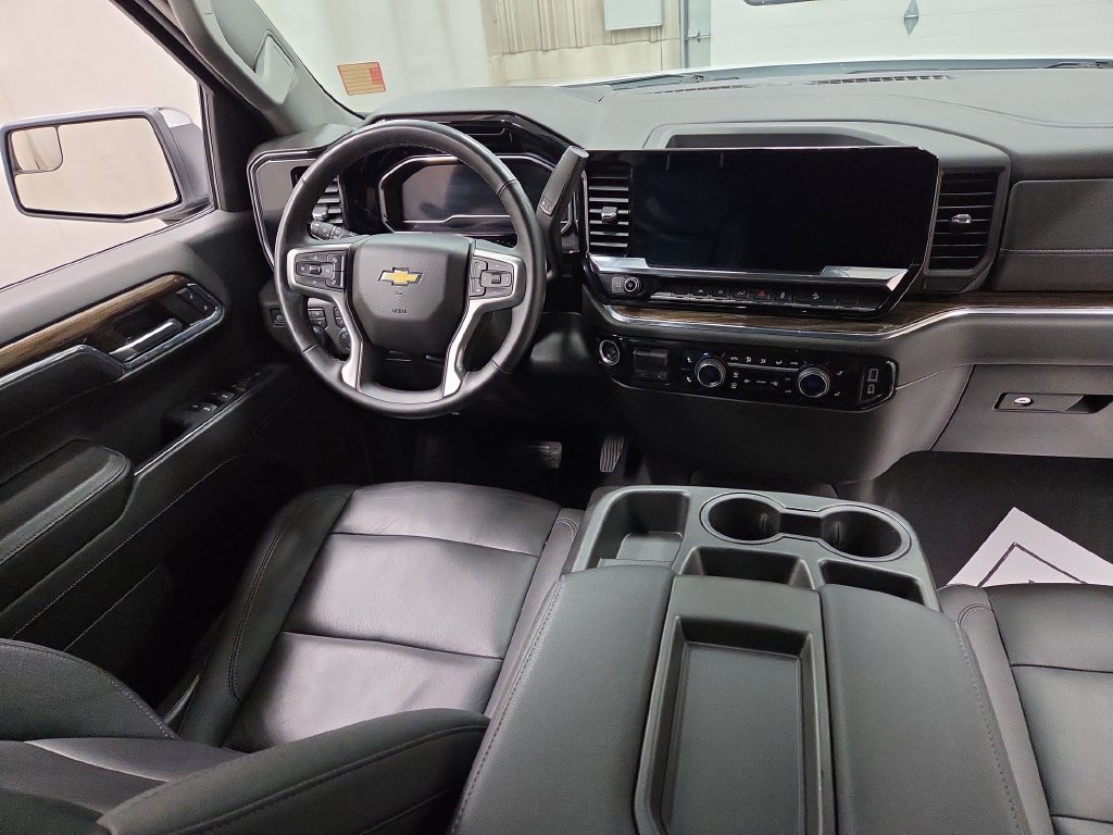 Used 2024 Chevrolet Silverado 1500 LT w/ Z71 Off-Road Package AWD/4WD image 12