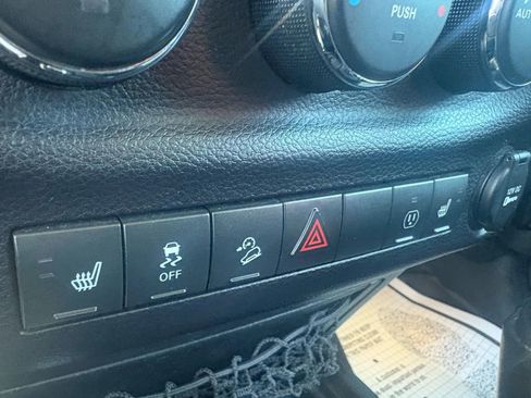 Used 2015 Jeep Wrangler Unlimited Rubicon w/ Connectivity Group image 15