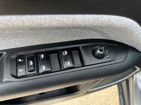 Used 2024 Jeep Compass Latitude AWD/4WD image 12