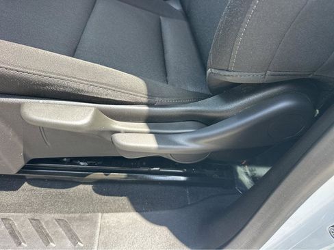 Used 2025 Chevrolet Colorado W/T AWD/4WD image 32