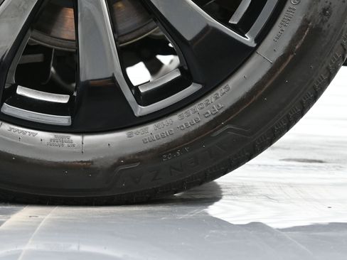 Used 2024 Chevrolet Tahoe Premier w/ Premium Package image 46