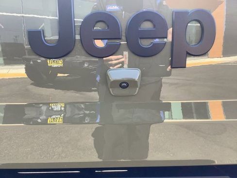 New 2025 Jeep Gladiator Sport image 29