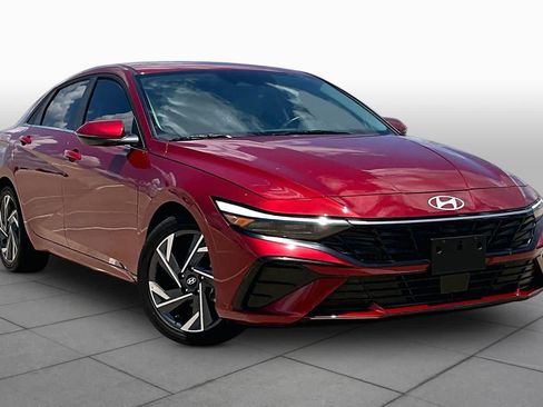 Used 2025 Hyundai Elantra Limited FWD image 3