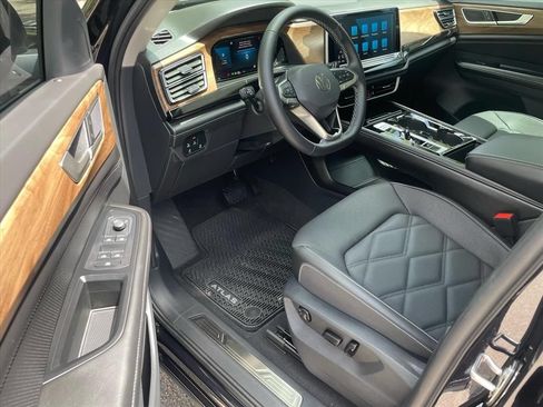 Used 2026 Volkswagen Atlas SE w/ Panoramic Sunroof Package FWD image 8