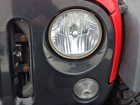 Used 2017 Jeep Wrangler Unlimited Sport image 9